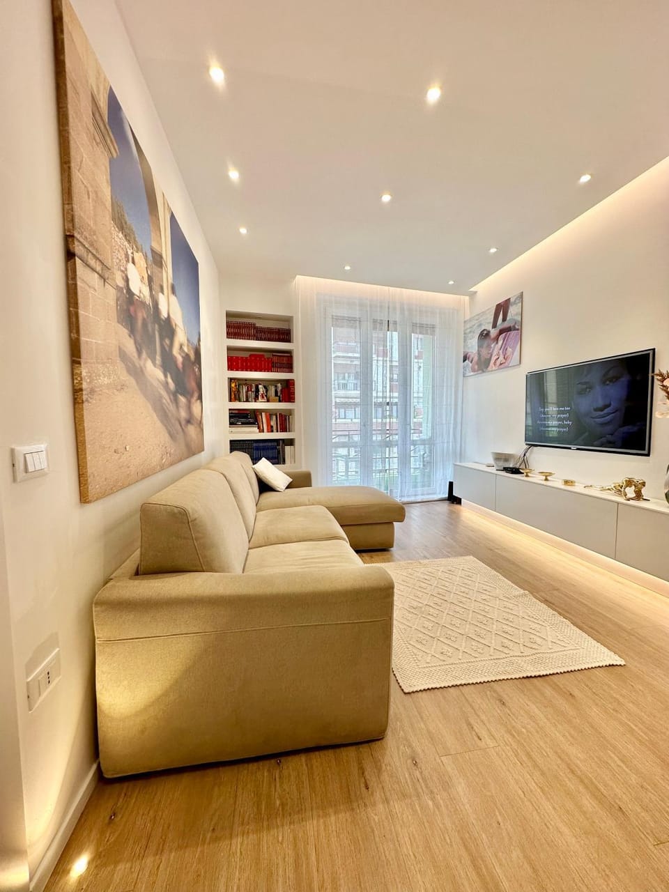 TV and multimedia, Living room, Seating area, Evening entertainment