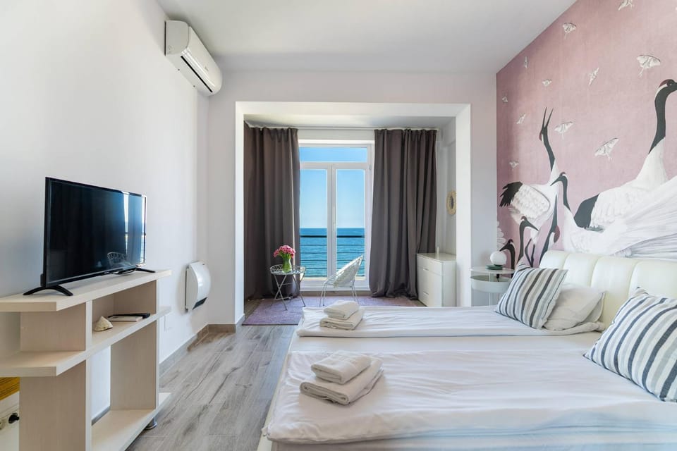 Bed, Bedroom, Sea view