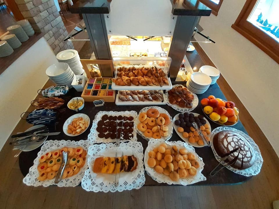 Breakfast, Buffet breakfast