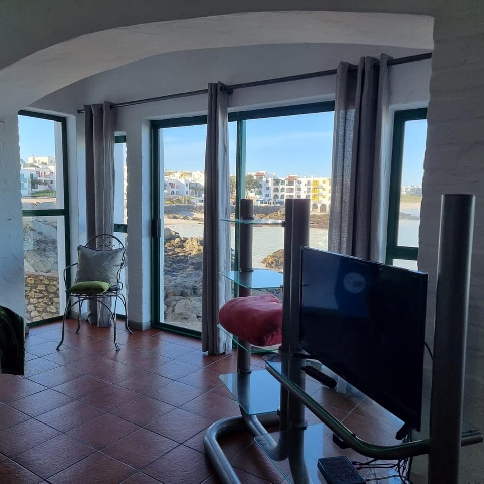 TV and multimedia, View (from property/room), Balcony/Terrace, Lake view, Sea view