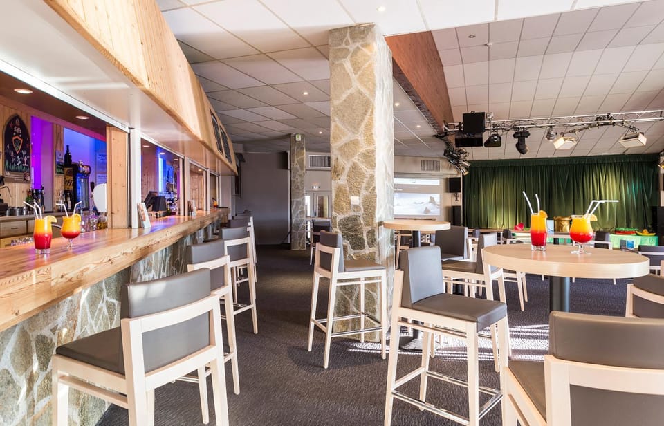 Lounge or bar, Evening entertainment, Alcoholic drinks, Non alcoholic drinks