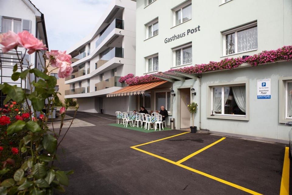 Neighbourhood, Balcony/Terrace