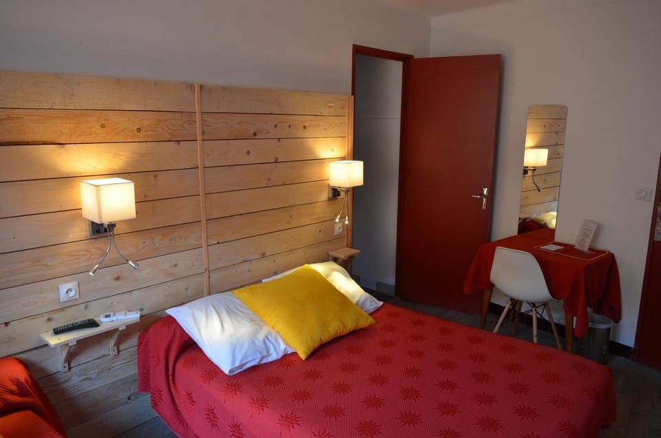 Logis Hôtel Panoramique César Hotel in Bonnieux