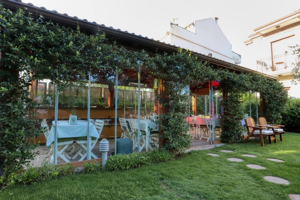 Patio, Dining area