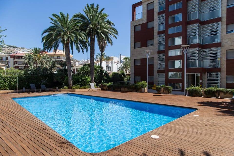 Property building, Swimming pool, Swimming pool