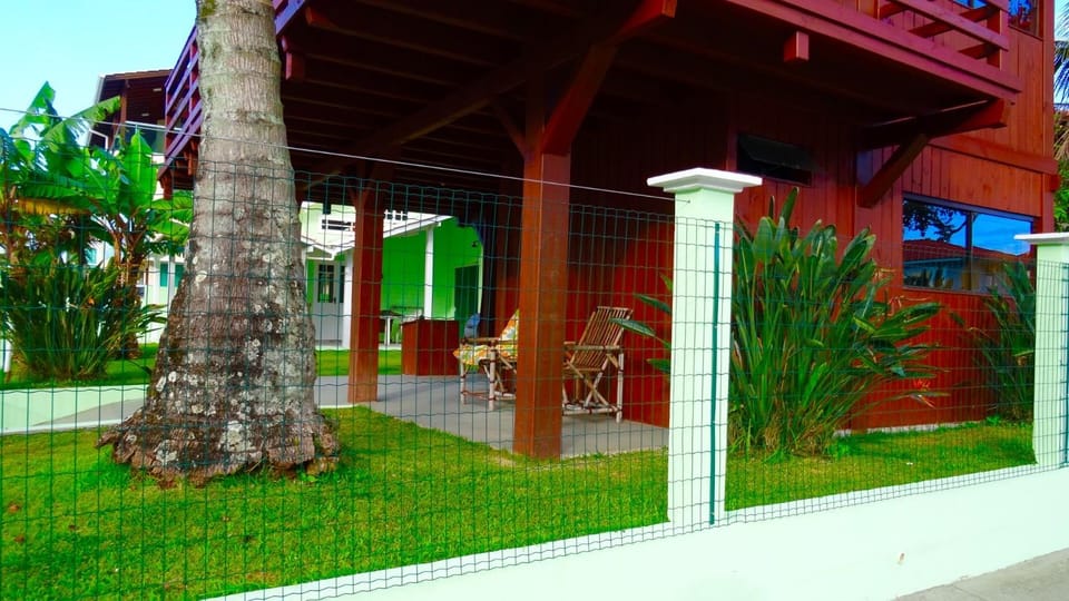 Bangalô com vista para o mar. House in Florianopolis