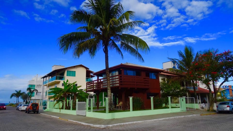 Bangalô com vista para o mar. House in Florianopolis