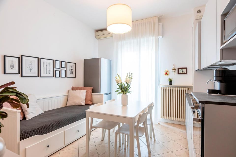 Kitchen or kitchenette, Living room, Seating area, Dining area, dishwasher, microwave, oven