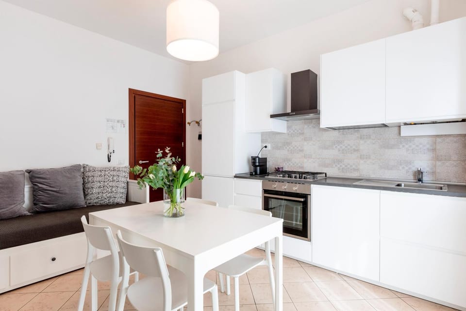 Kitchen or kitchenette, Living room, Seating area, Dining area, stove