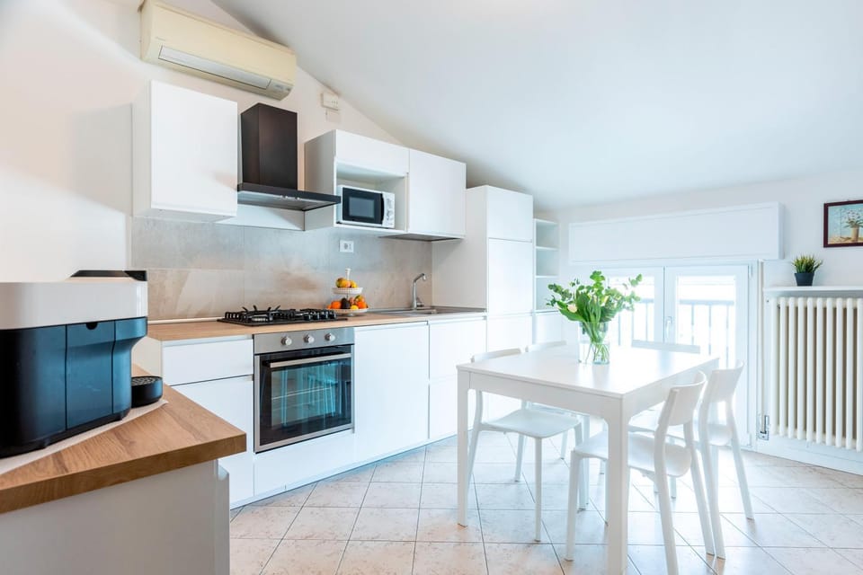 Kitchen or kitchenette, Dining area, dishwasher, oven, stove