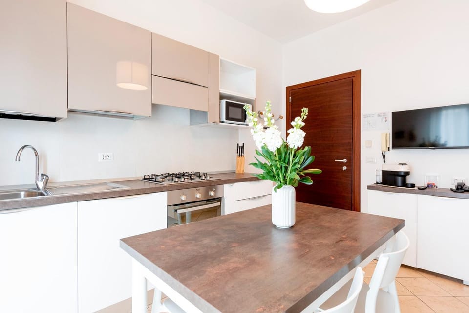 TV and multimedia, Kitchen or kitchenette, Dining area, dishwasher, oven, stove