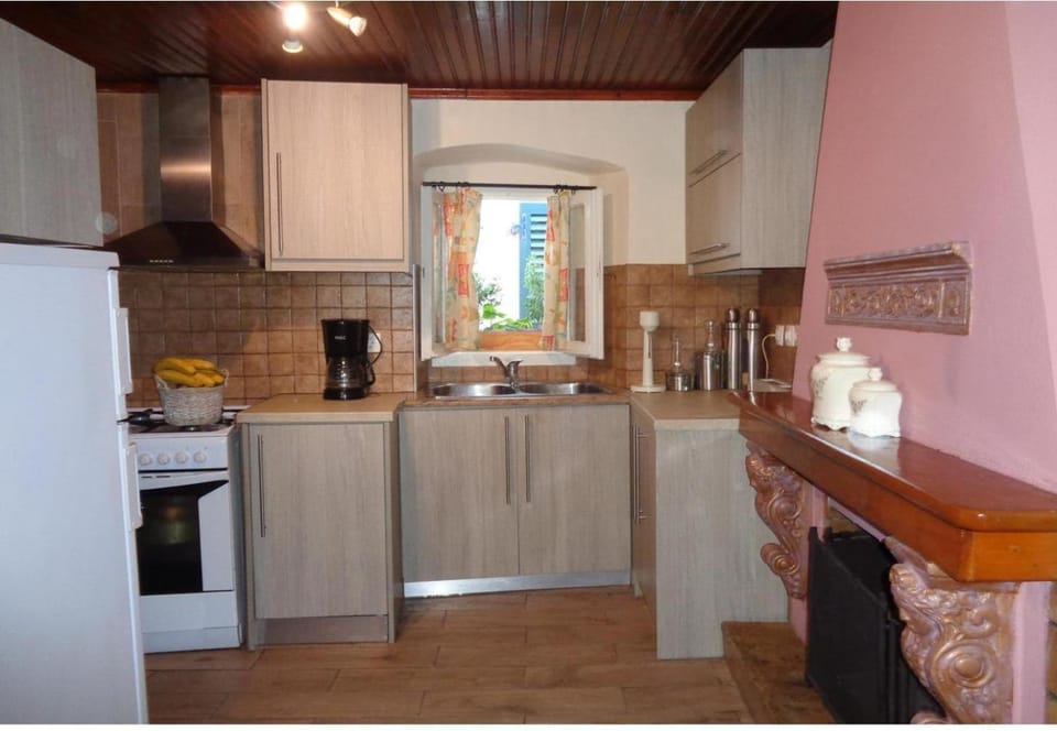 Property building, Coffee/tea facilities, Kitchen or kitchenette