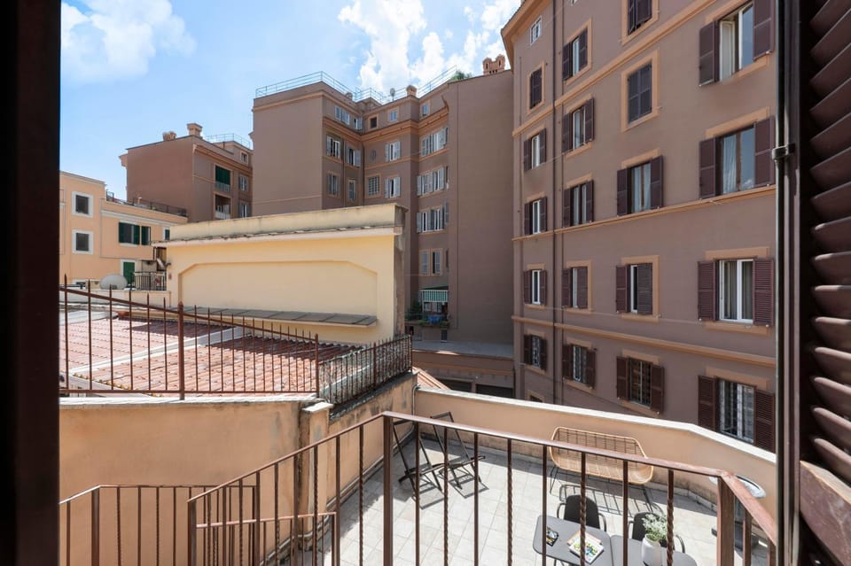 Domus Fornaci Apartment hotel in Rome