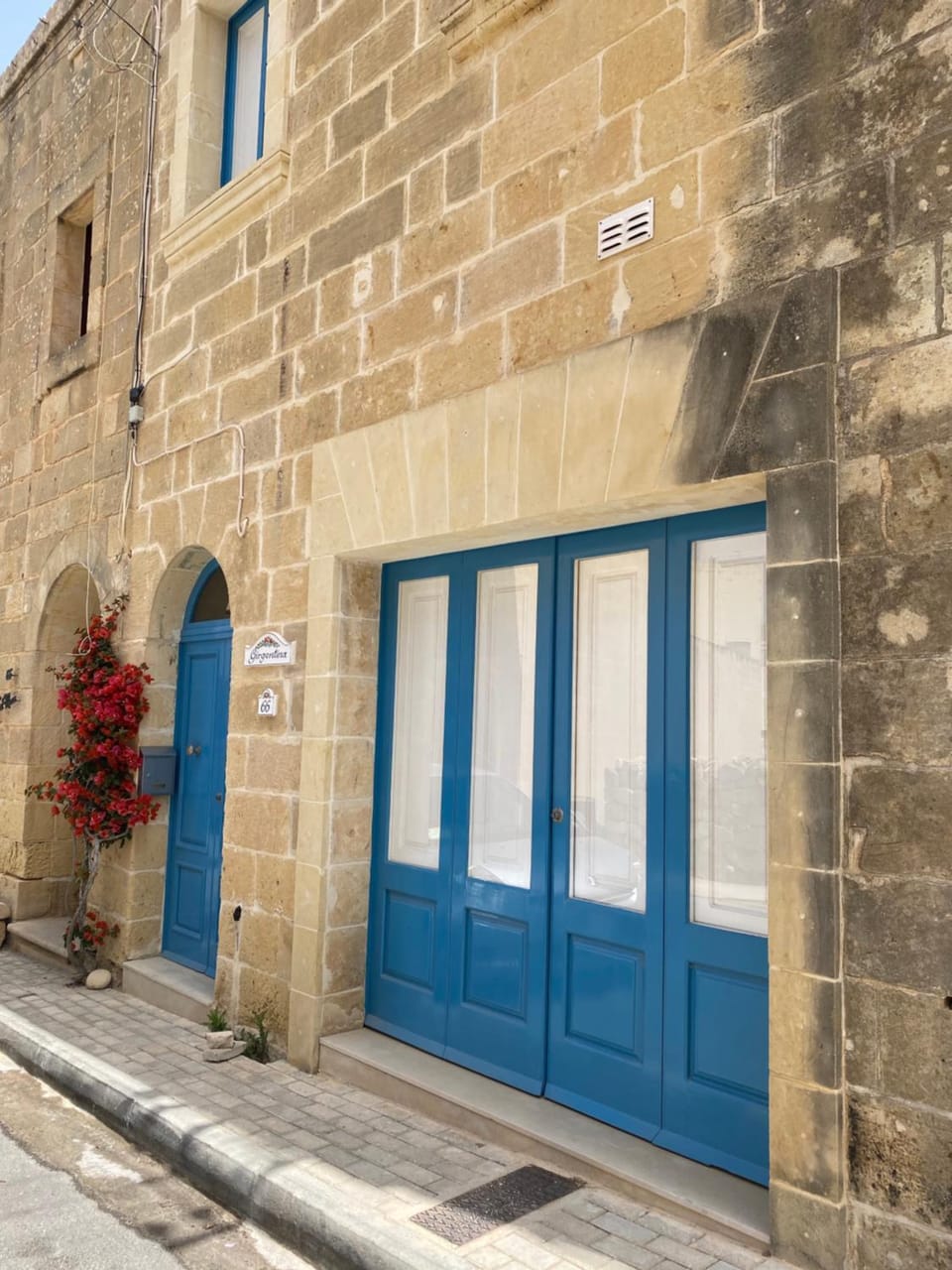 Facade/entrance