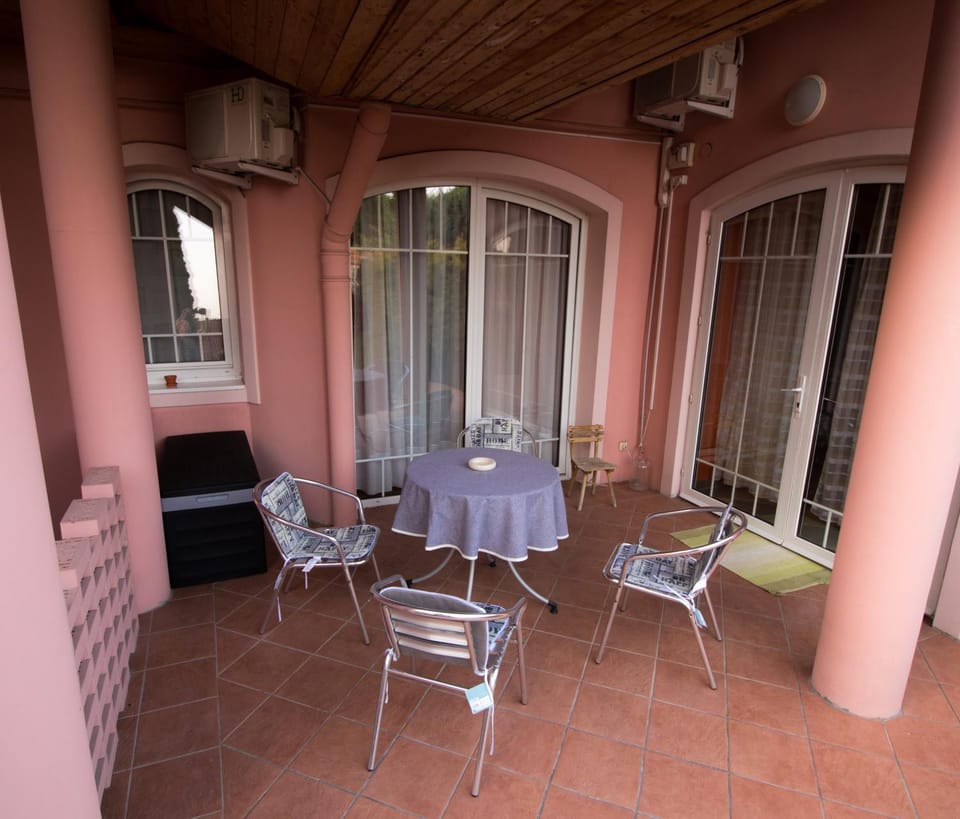 Garden, Balcony/Terrace