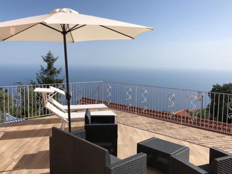 Patio, Spring, Day, Natural landscape, Bird's eye view, Balcony/Terrace, Decorative detail, Decorative detail, On site, City view, Garden view, Mountain view, Sea view, Street view