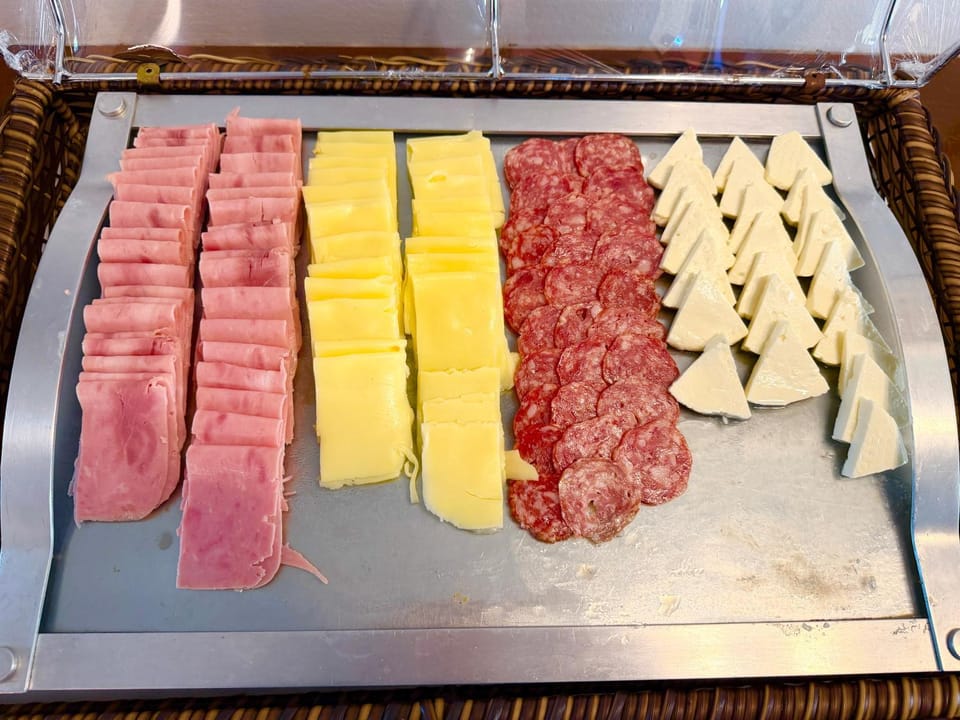 Food and drinks, Food, Breakfast, Continental breakfast, Buffet breakfast