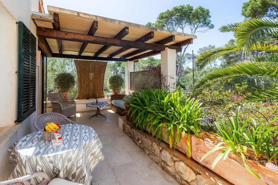 Property building, Balcony/Terrace, Living room