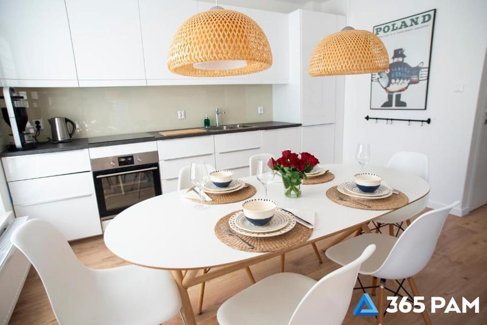 Kitchen or kitchenette, Dining area, oven, stove