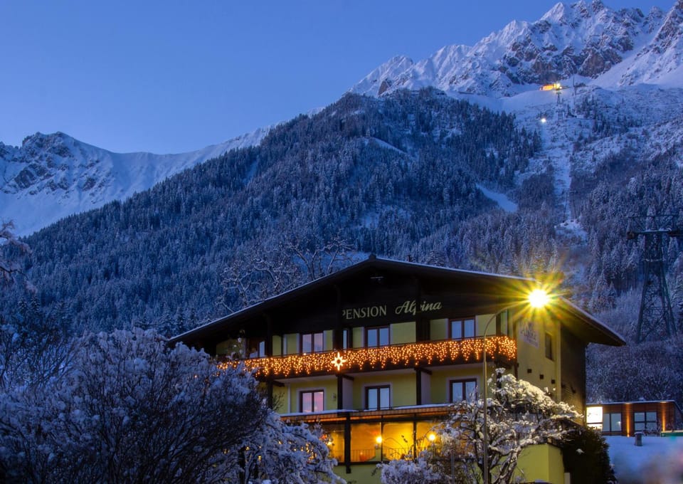Café Pension Alpina Bed and Breakfast in Innsbruck
