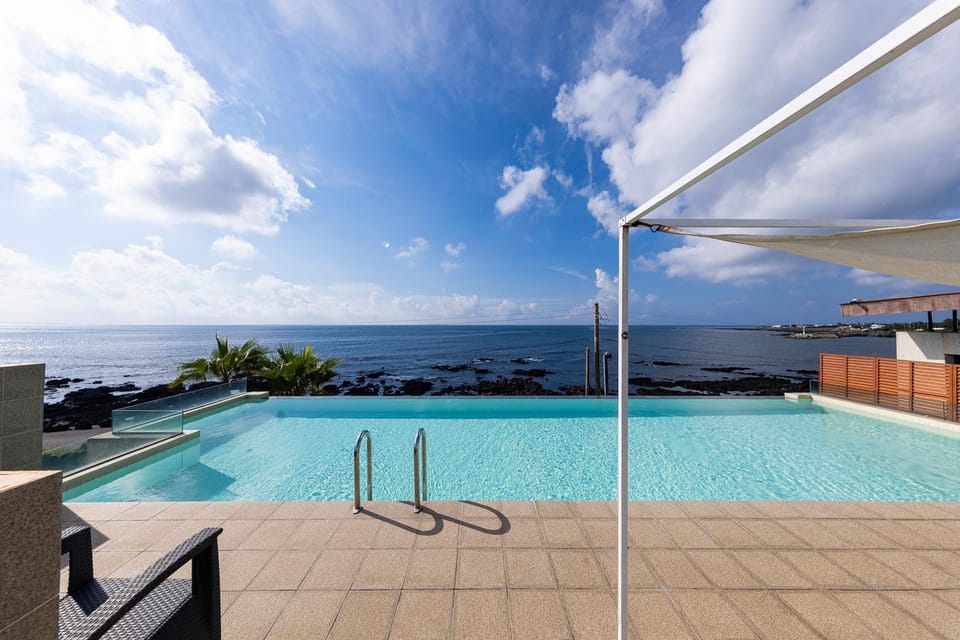 Pool view, Sea view, Swimming pool