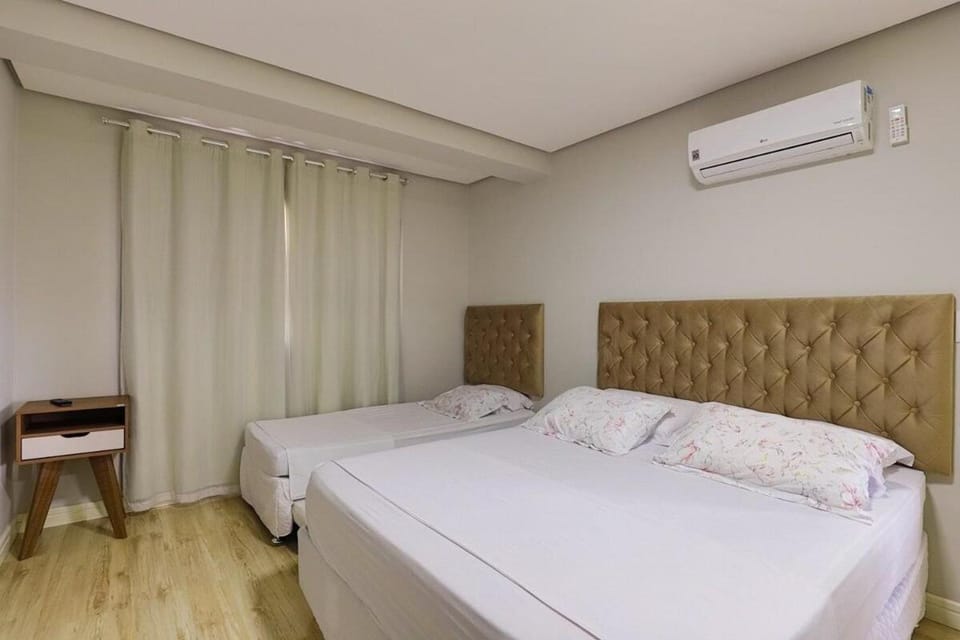 Bed, Photo of the whole room, older children, Family
