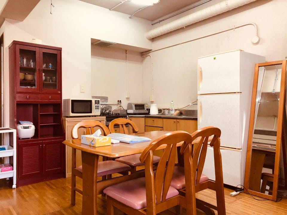 Kitchen or kitchenette, Living room