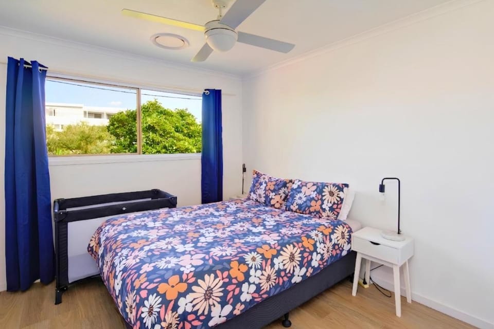 Bed, Photo of the whole room, Bedroom, cot