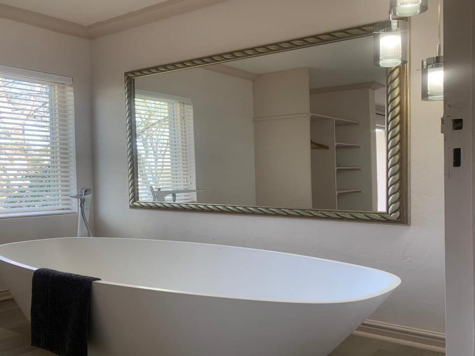 Bathroom, Bath