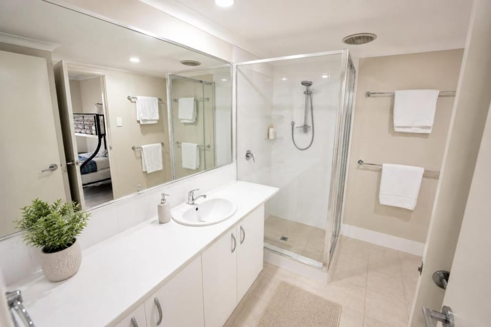 Shower, Bathroom, towels