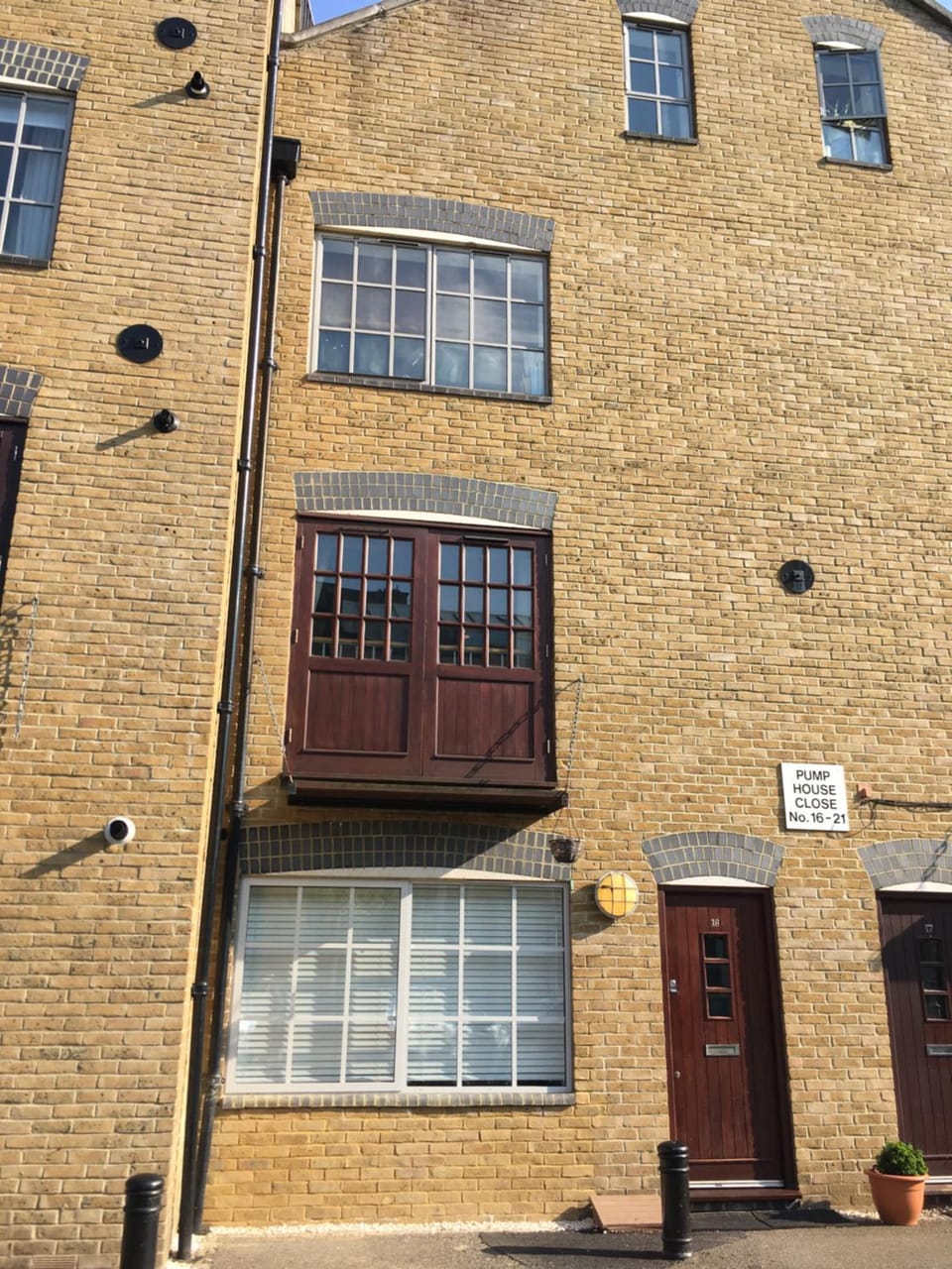 Property building, Facade/entrance