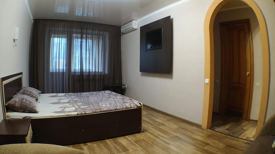 Communal lounge/ TV room, Bed, TV and multimedia, Photo of the whole room, Bedroom