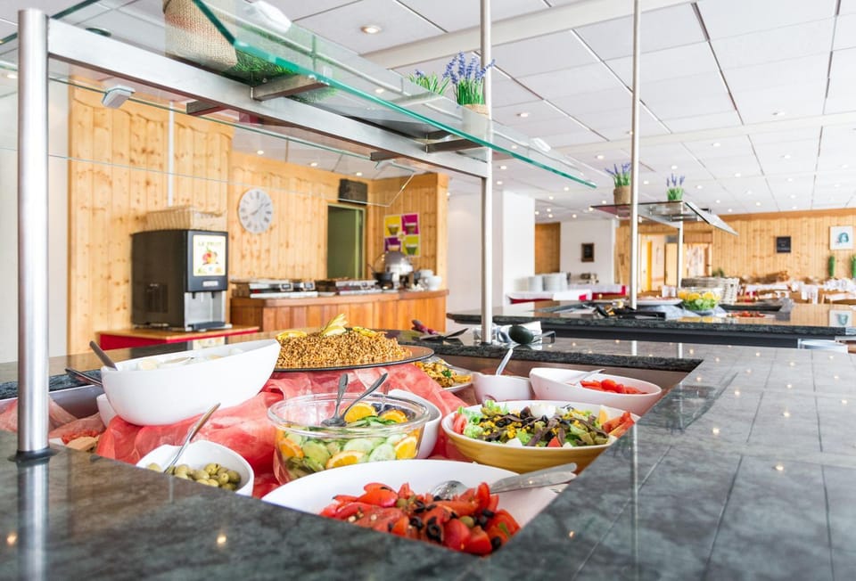 Continental breakfast, Buffet breakfast, Lunch, Dinner