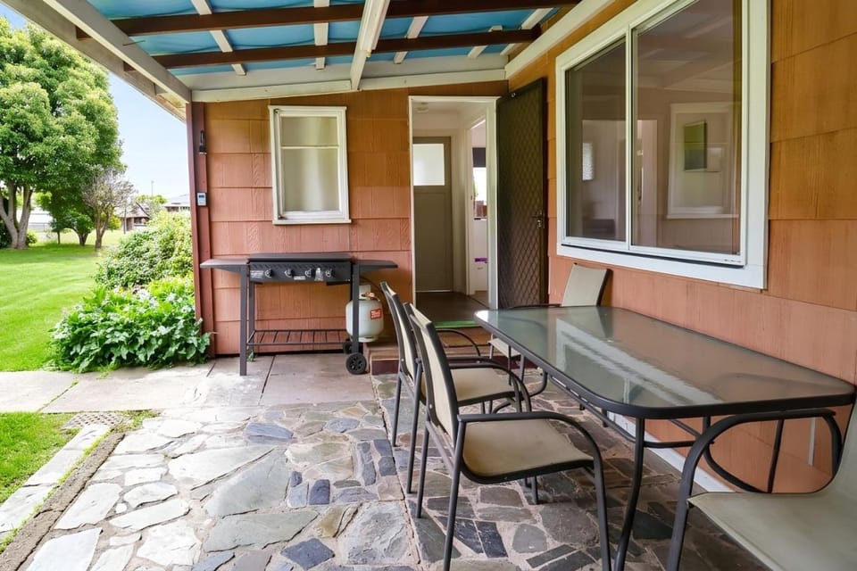 Property building, Patio, Spring, Day, BBQ facilities, Garden, View (from property/room), Balcony/Terrace, Seating area, Dining area, Garden view