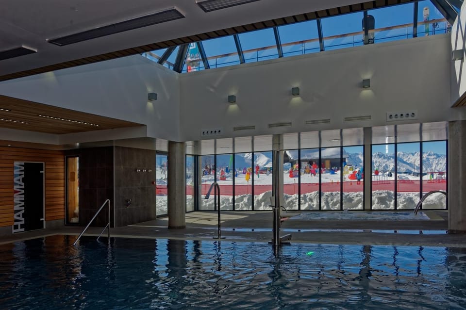 Hot Tub, Swimming pool
