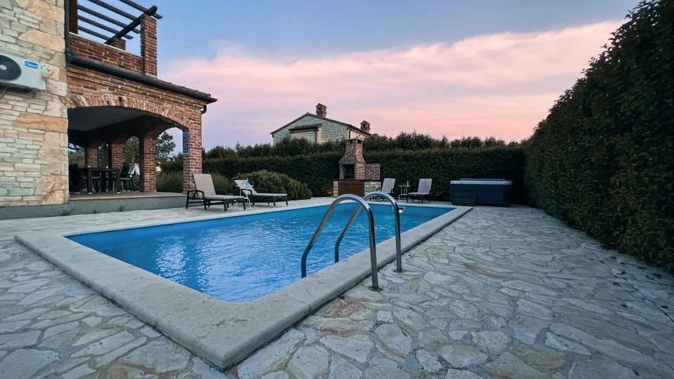 Day, Pool view, Swimming pool, sunbed
