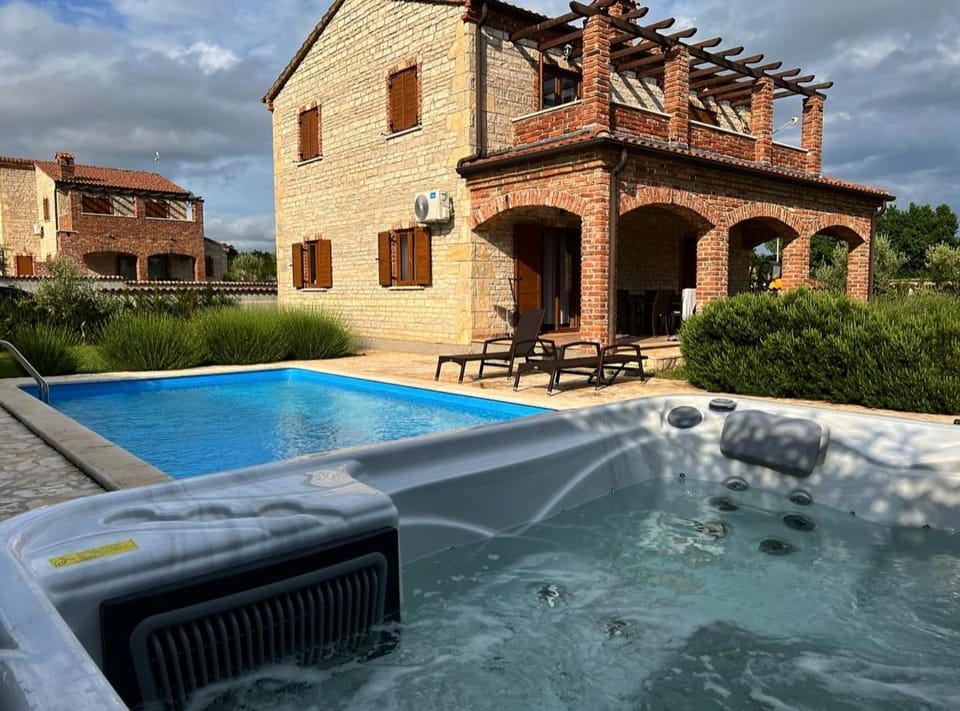 Property building, Day, Pool view, Swimming pool