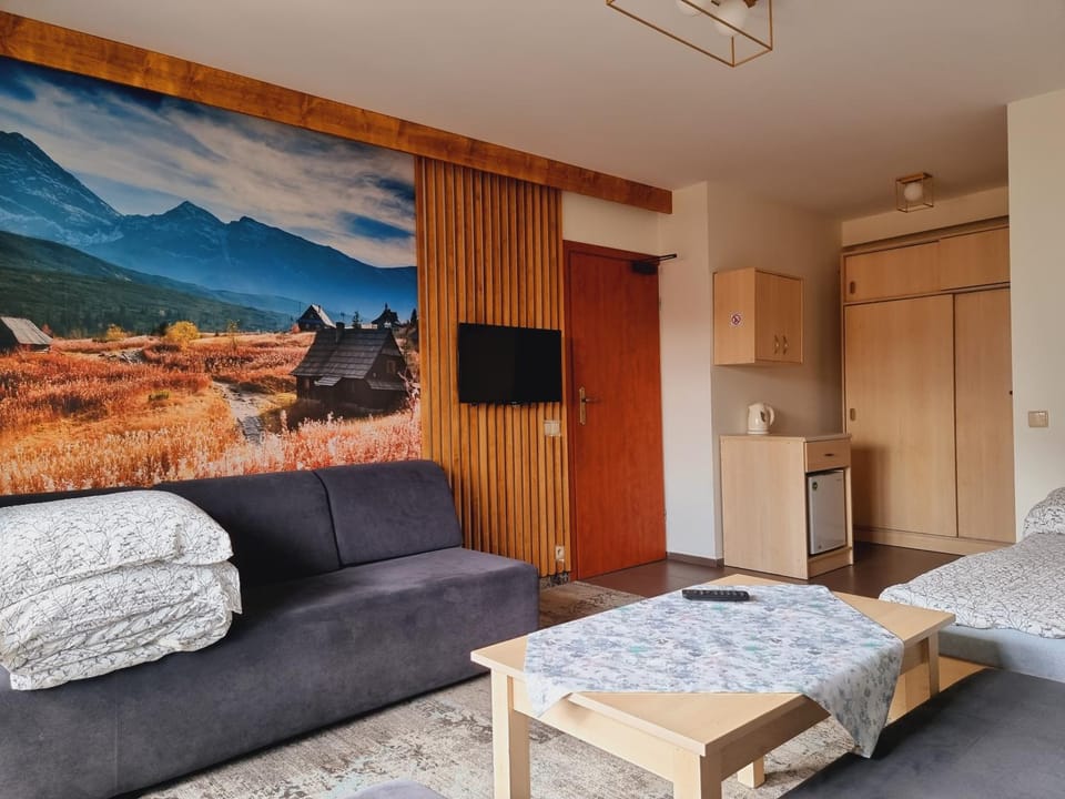 Bed, Living room, Photo of the whole room, Seating area, Bedroom