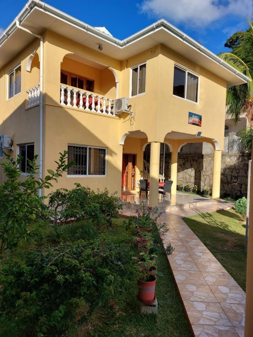 Josies Cottage Apartment in Africa