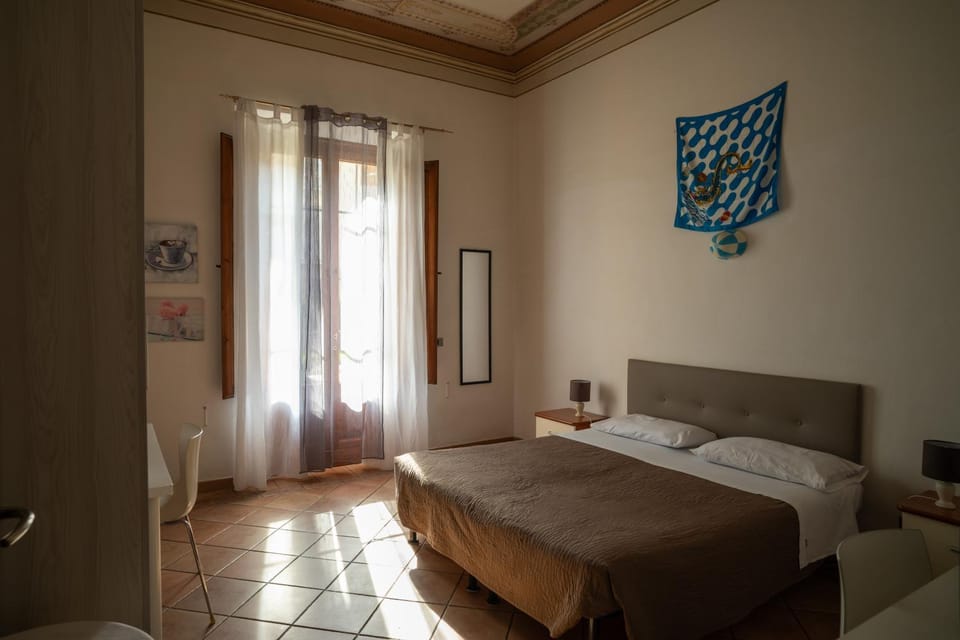 Photo of the whole room, Bedroom