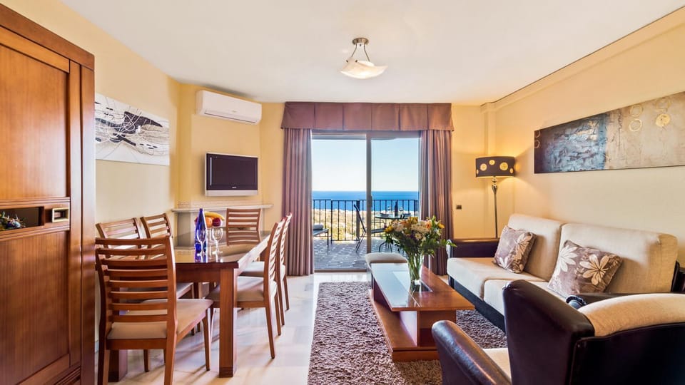 Living room, Dining area, Sea view