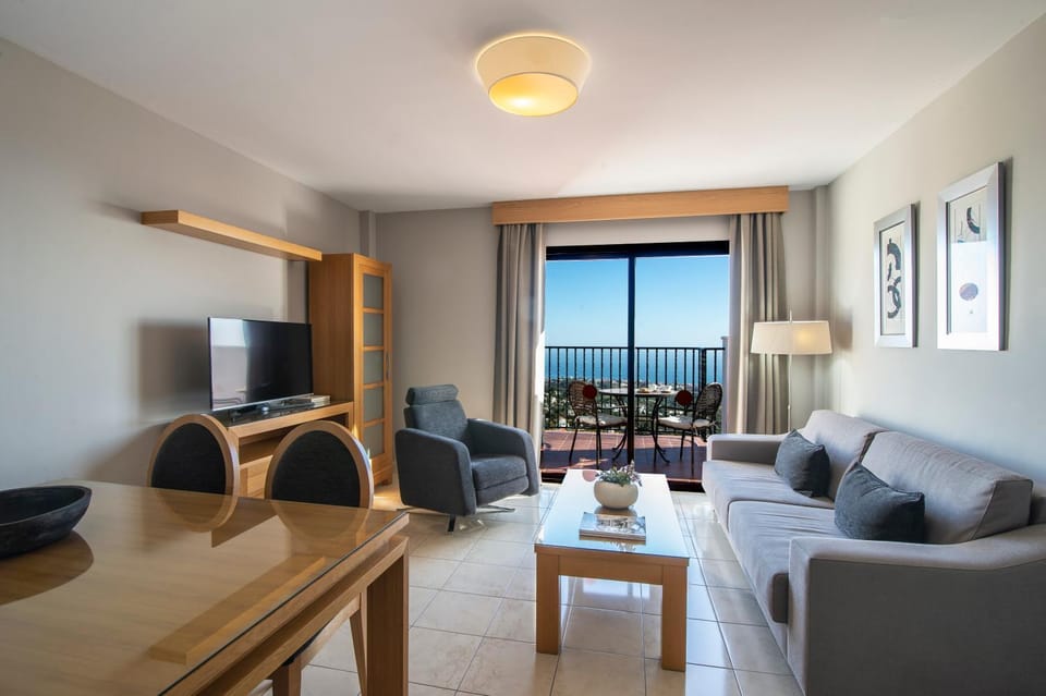 Communal lounge/ TV room, Balcony/Terrace, Living room, Sea view, Sea view