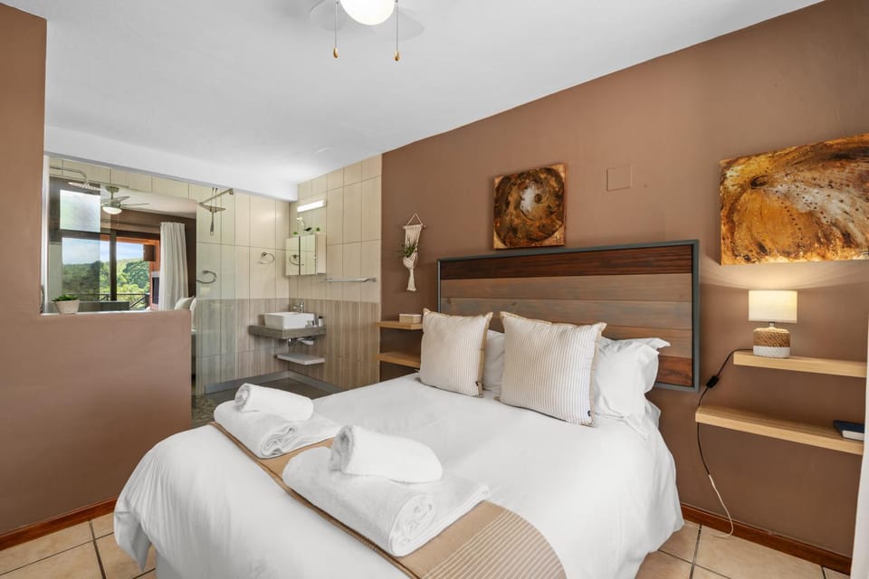 Bed, Bedroom, Bath