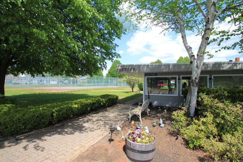 Patio, Day, Garden, Lobby or reception