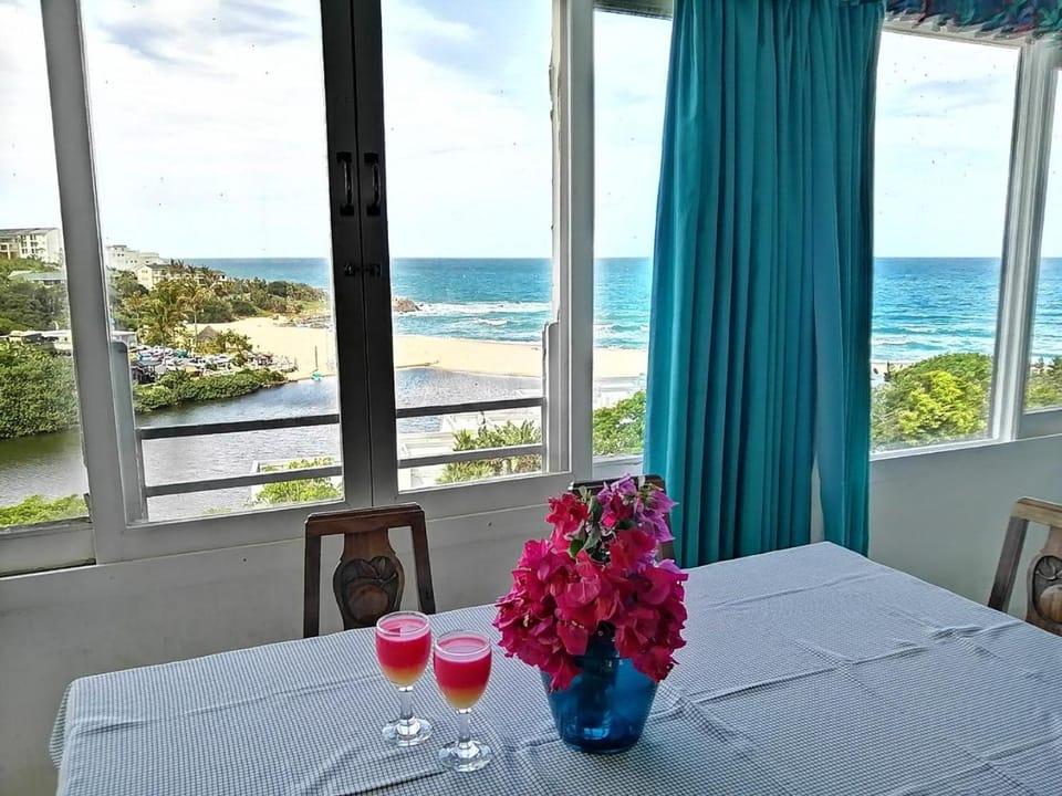 View (from property/room), Dining area, Sea view