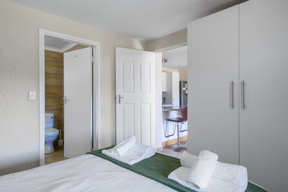 Bed, Bathroom, Bedroom