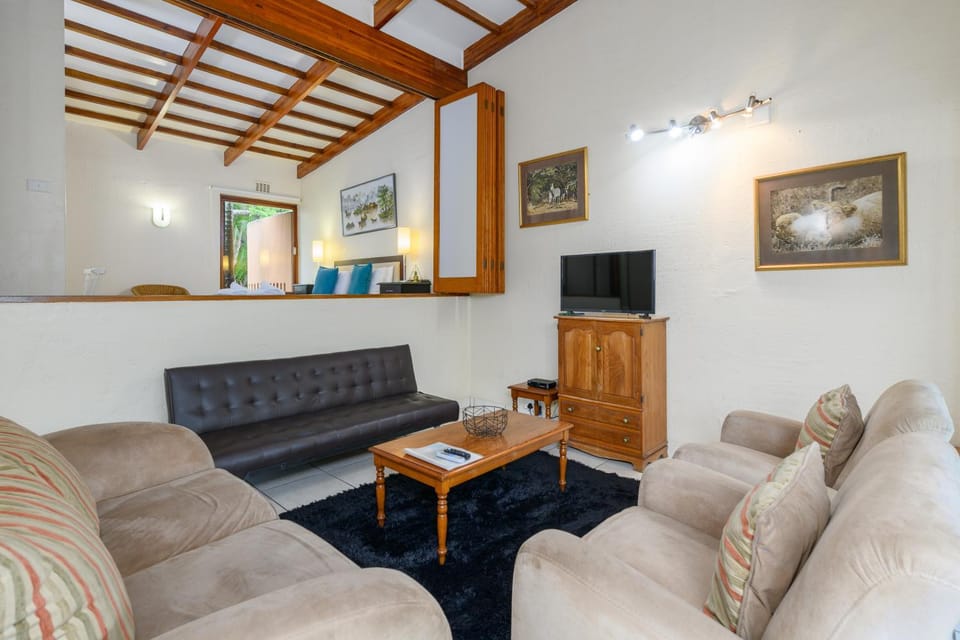 Communal lounge/ TV room, TV and multimedia, Living room, Seating area