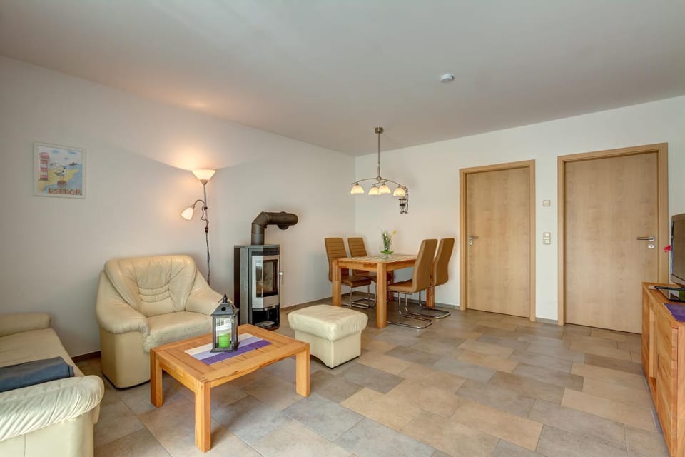 Haus Werder Wohnung 2 mit Kamin Apartment in Trassenheide
