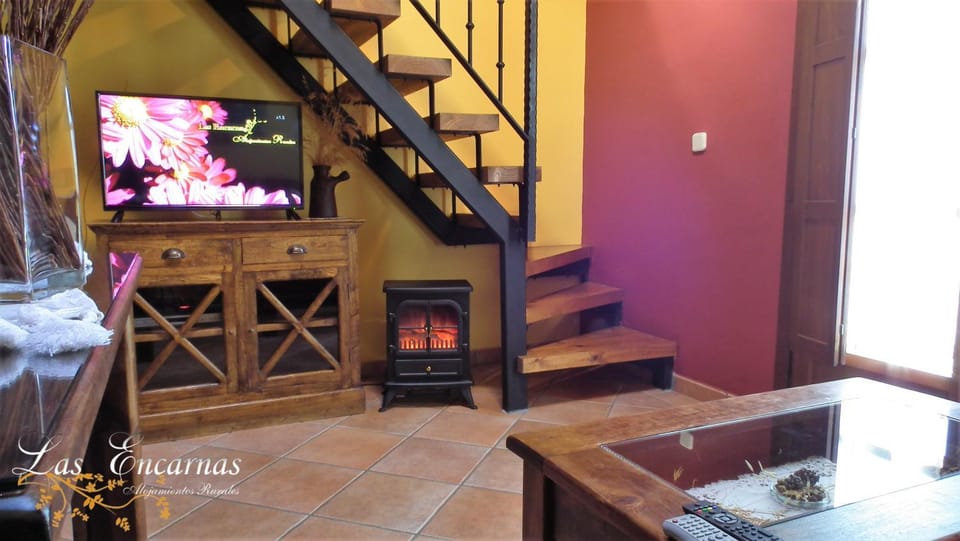 View (from property/room), Living room, Seating area, Dining area, On site, Mountain view, River view, Area and facilities, Quiet street view