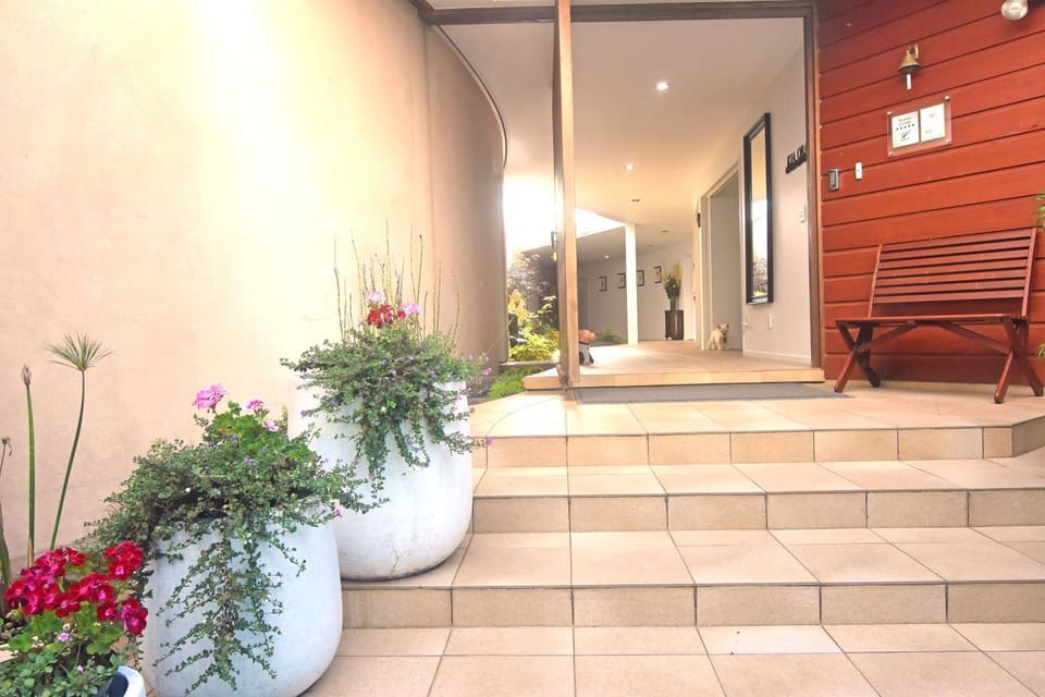 Facade/entrance, Decorative detail, Certificate/Award